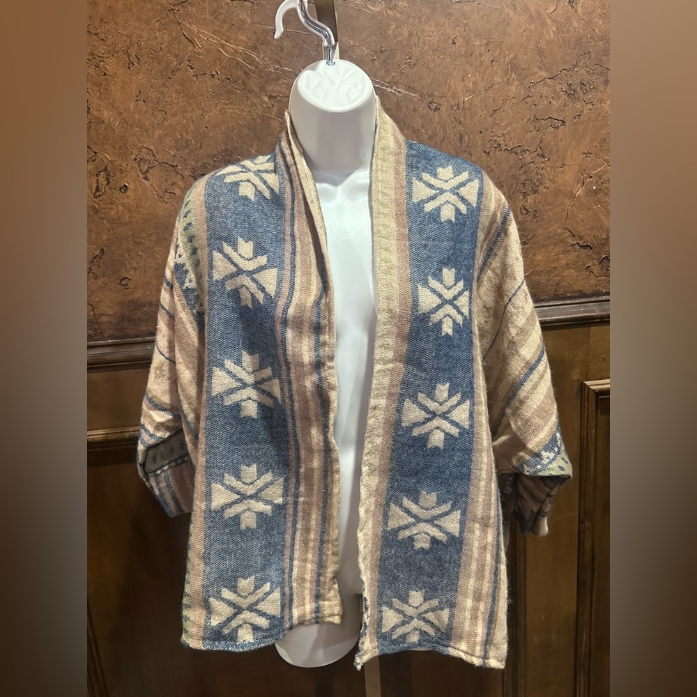 NWT SIZE O/S Rhea Costa Blue and Beige Patterned Cardigan